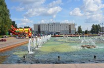 Фонтаны на центральной площади город Ижевск